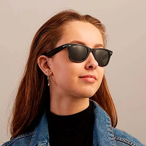 Óculos modelo wayfarer disponível na ótica em Nova Andradina MS